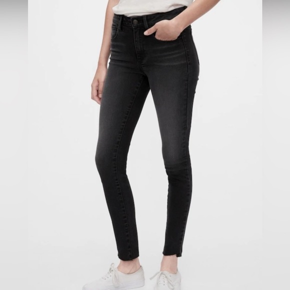 GAP Women's Mid Rise Universal Jegging - Picture 1 of 8